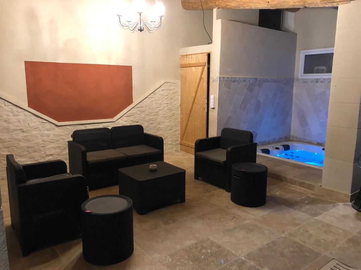 Au Milieu Des Piboules De Provence. Villa LʼIsle-sur-la-Sorgue Екстериор снимка